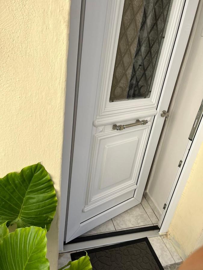 Comfy Near The Port And The Center Of Appartement Vólos